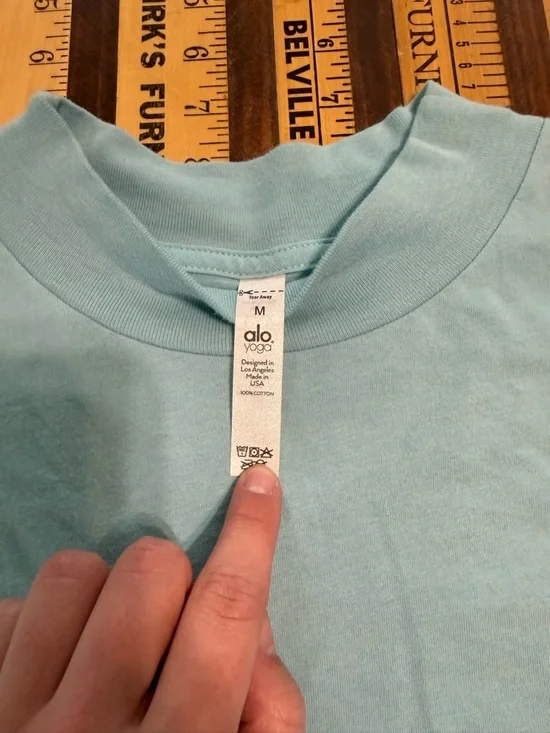 Cropped Alo Mockneck Tee - Picture 3 of 4